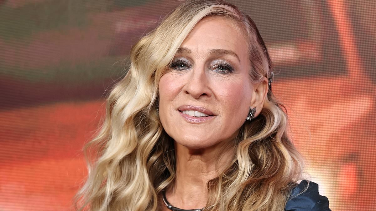 Sarah Jessica Parker baffles fans with Hocus Pocus look at photo call for And Just Like That