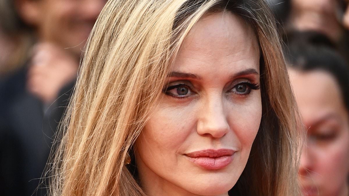 Radio stars lose it on-air after Aussie details their shock encounter with Hollywood star Angelina Jolie