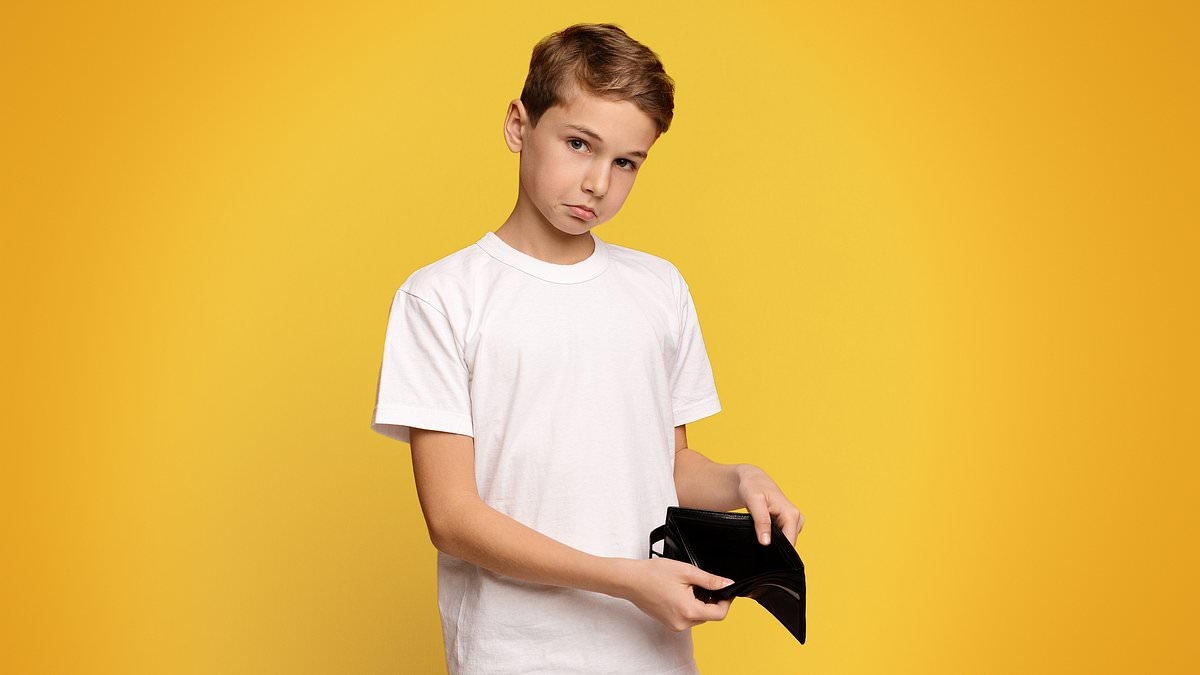 People from poor backgrounds are deemed MORE trustworthy than those raised with money, study finds