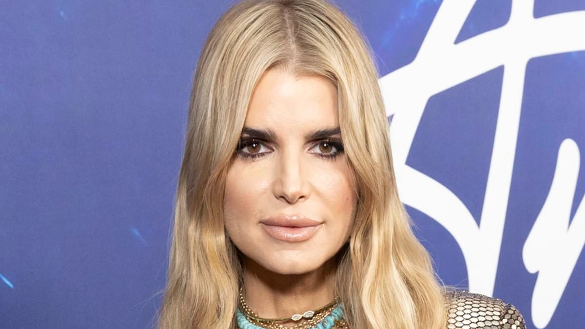 Real reason Jessica Simpson's puffy face looks SO different on new show