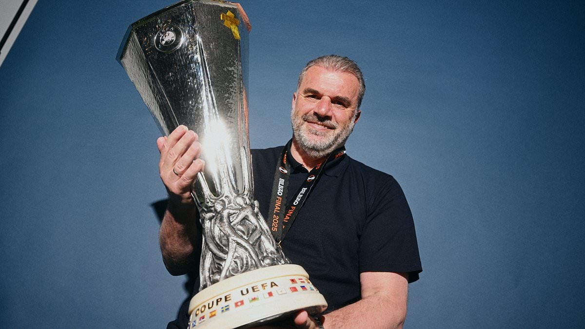 AFL coach Michael Voss reveals the uplifting two-word message he got from Ange Postecoglou after Europa League triumph