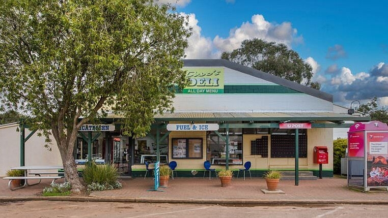Why this $495,000 three-bedroom home in an amazing part of Australia has been on the market since 2012