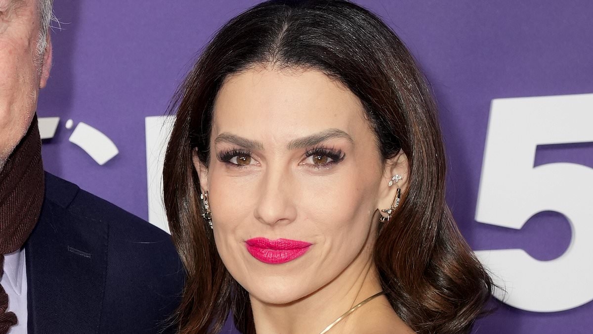 Hilaria Baldwin shows off DWTS audition skills
