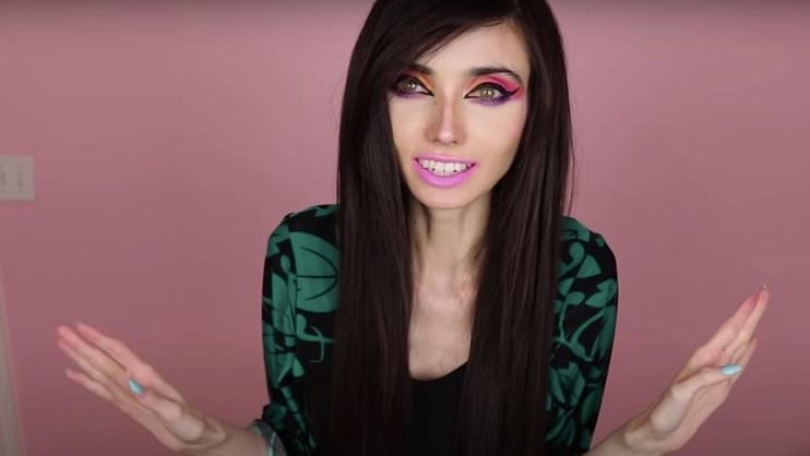 Fans alarmed as frail influencer collapses during livestream