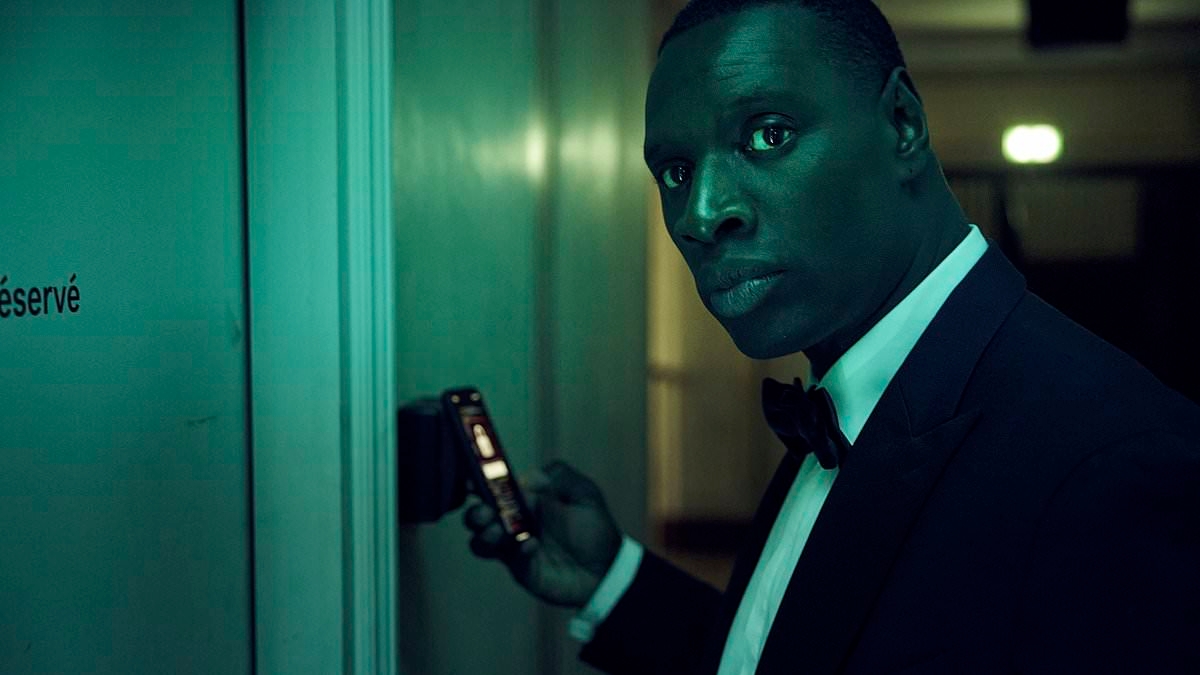 'Flawless' Netflix crime thriller binge-watched by 100 million people has viewers 'hooked just five minutes into first episode'