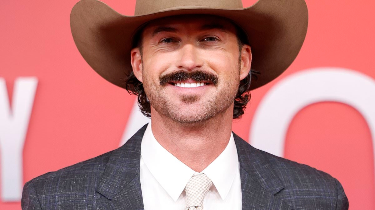 Country music star Riley Green now unrecognizable after shaving off his mustache... and fans are stunned