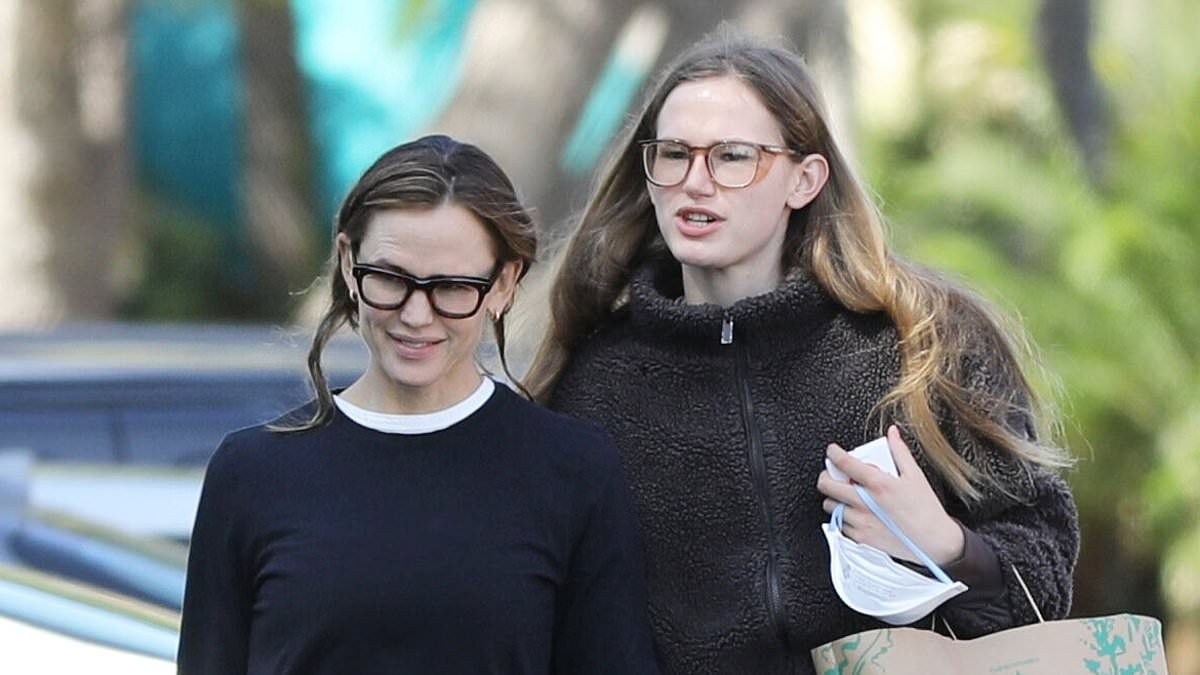 EXCLUSIVE Inside Violet Affleck's argument with Jennifer Garner... and why she used her family in Yale essay without permission