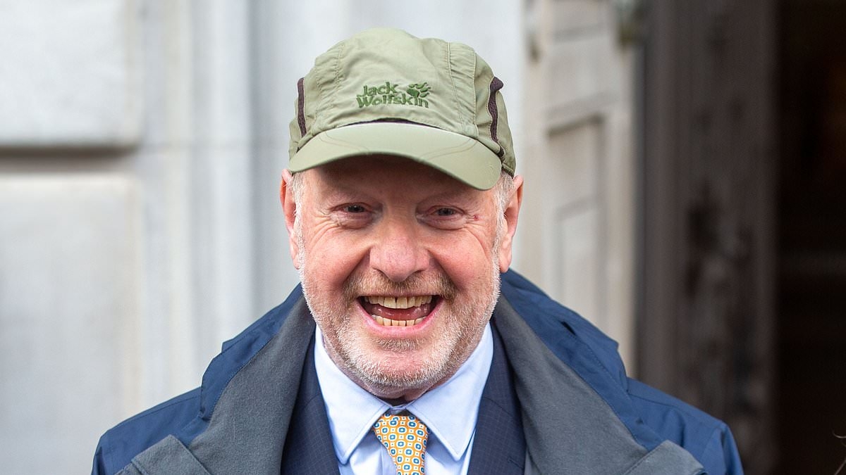 Post Office hero Alan Bates attacks 'quasi kangaroo courts' payouts system and reveals 'take it or leave it' offer he's been handed