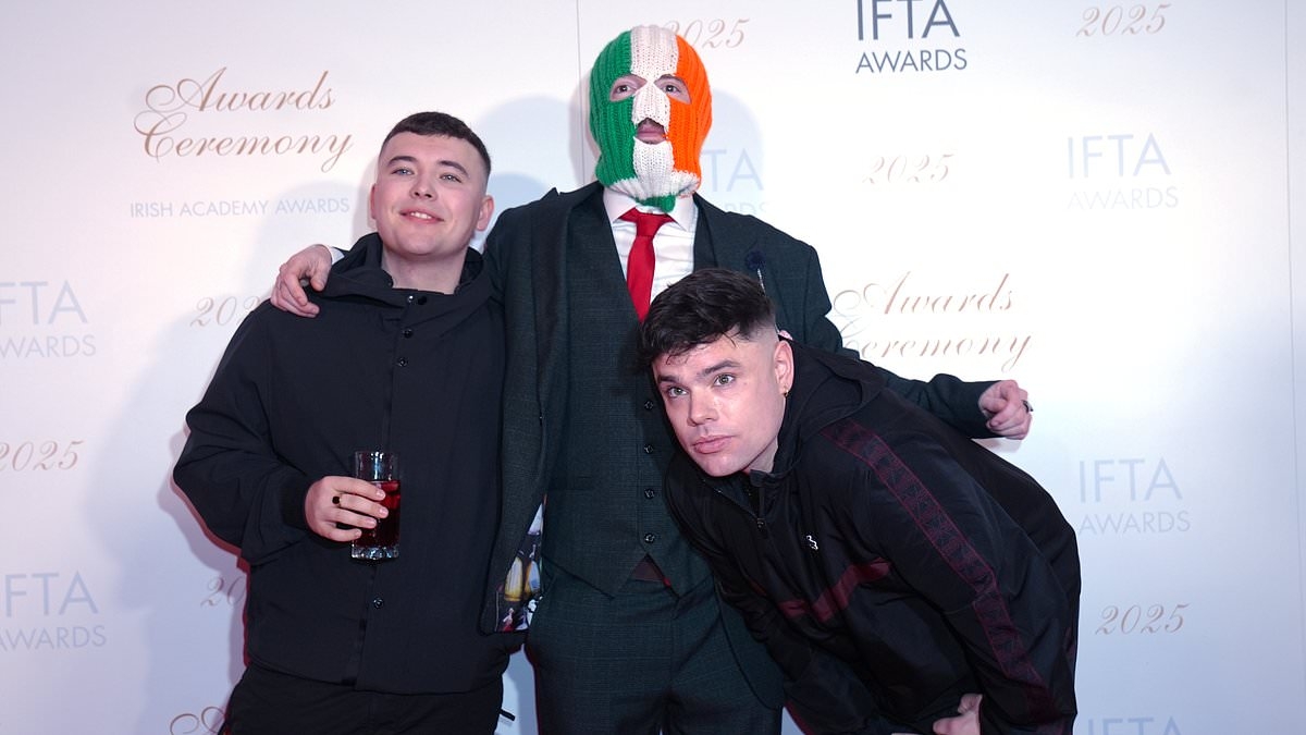 Irish rap group Kneecap call on fans to turn up at court en masse to offer support during terror charge trial