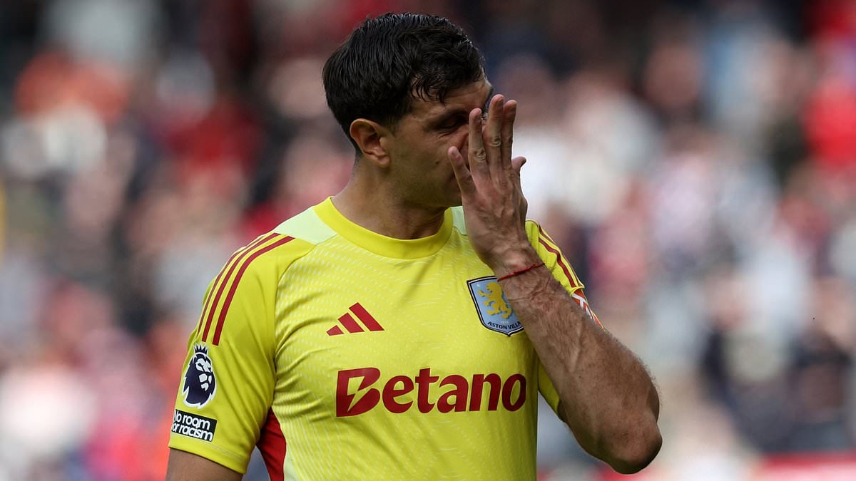 BREAKING NEWS Emiliano Martinez is shown a straight RED CARD for a bizarre BLOCK on Rasmus Hojlund as Aston Villa's quest for Champions League football takes a damaging blow at Manchester United