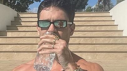 Joey Essex puts £2.2million Essex mansion up for rent for £10,000 a month as he leaves the UK to chase boxing dream