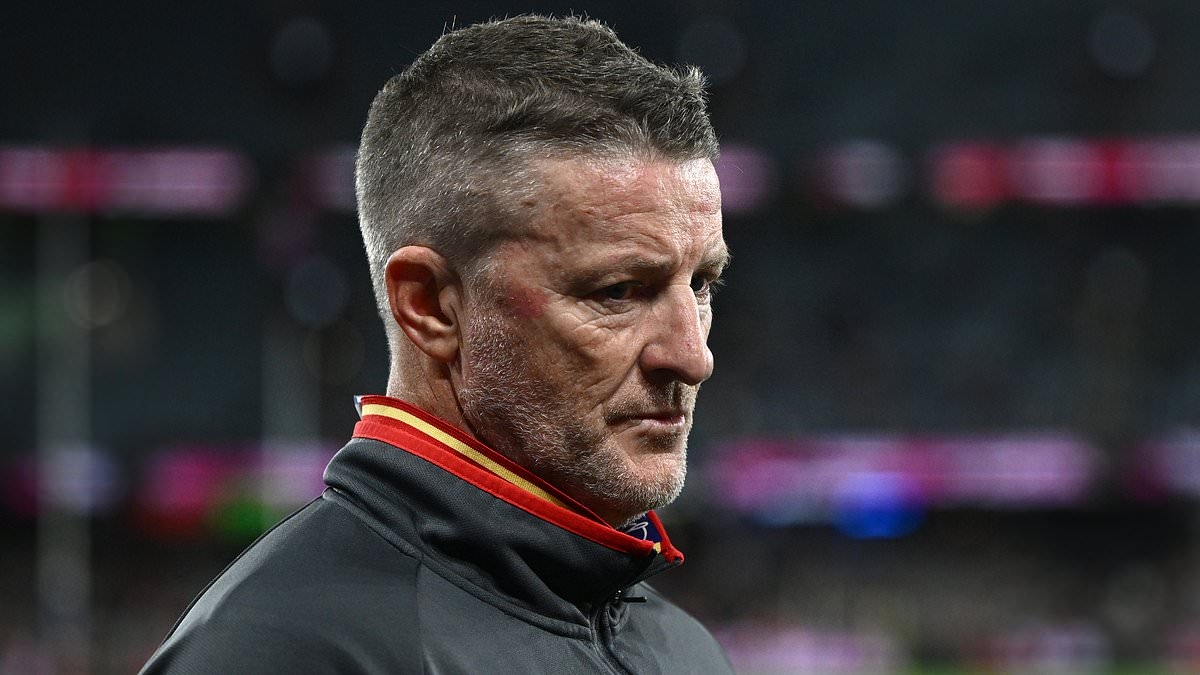 Ross Lyon vs Damien Hardwick: AFL coach starts war of words by calling rival a 'nepo baby'