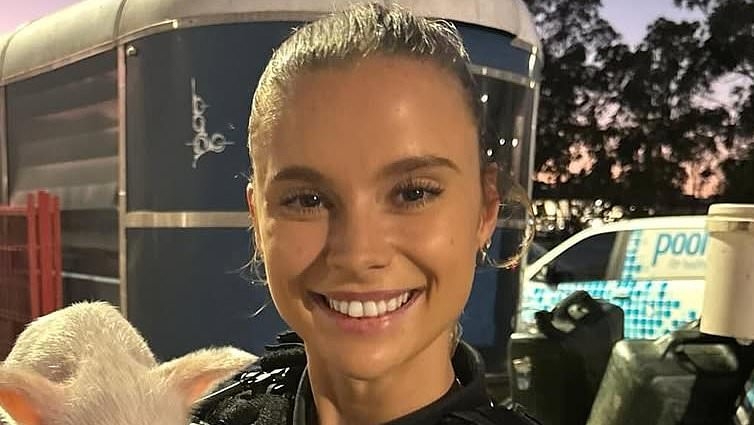 Photo of a Queensland Police officer has many talking over wild detail