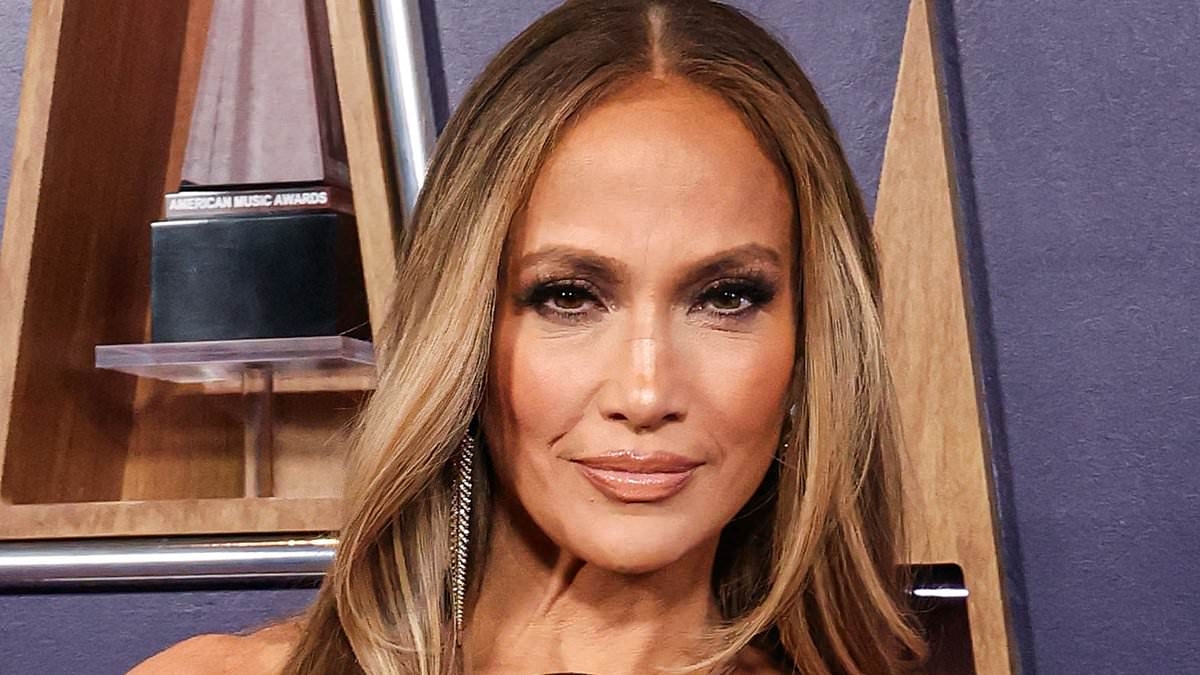 REVEALED: Jennifer Lopez's trick to hide nasty cut on her face at 2025 AMAs