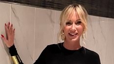 Rod Stewart's pregnant daughter Kimberly, 45, shows off her growing baby bump as she makes surprise appearance with siblings as dad is honoured at AMAs