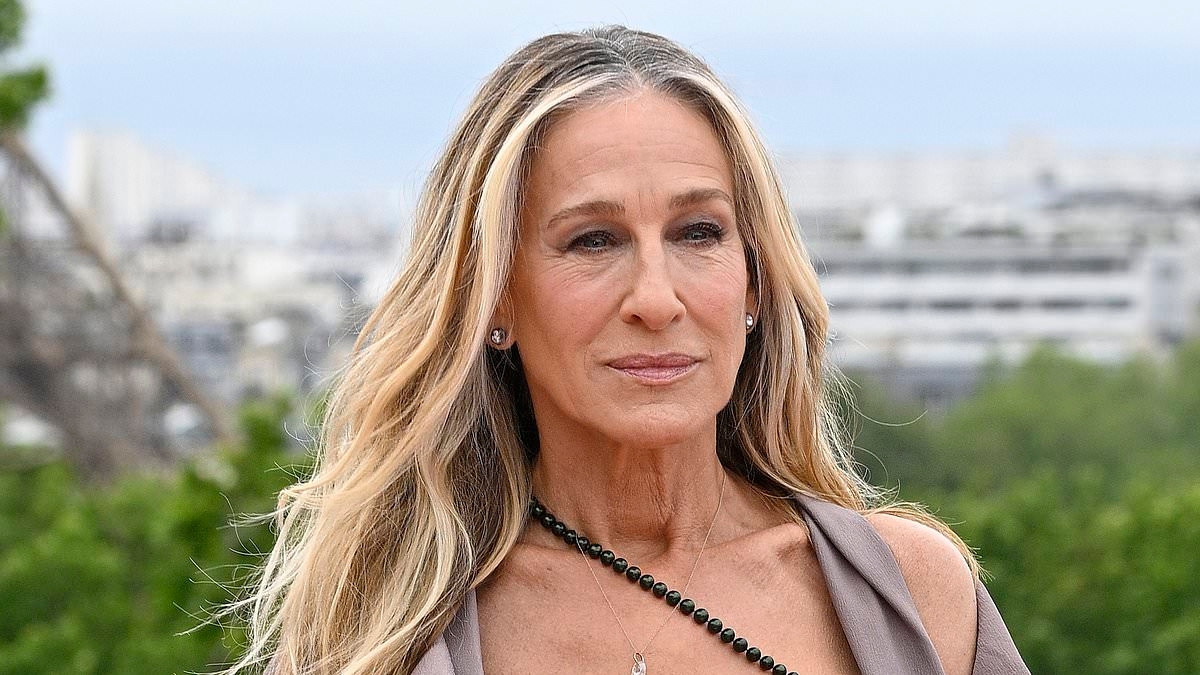 AJLT star SJP wows in a mauve Vivienne Westwood dress as she joins Kristin Davis and Cynthia Nixon at the season three photocall after admitting why she's never watched an episode