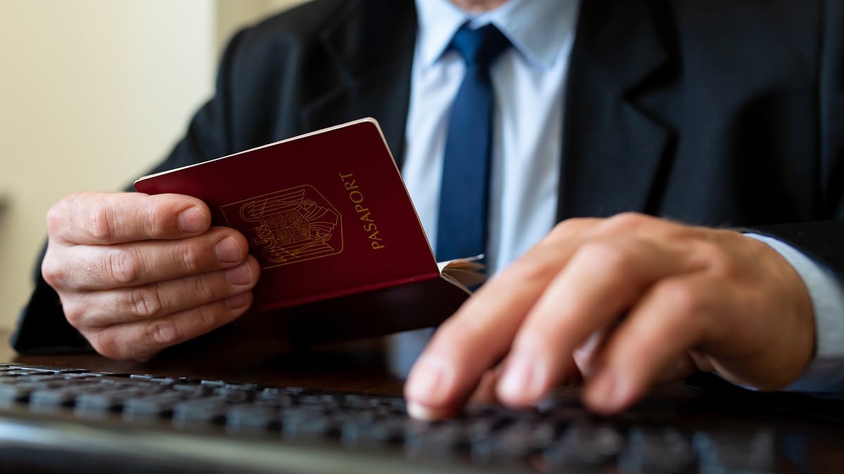 Service Canada to cut 800 office jobs nationwide