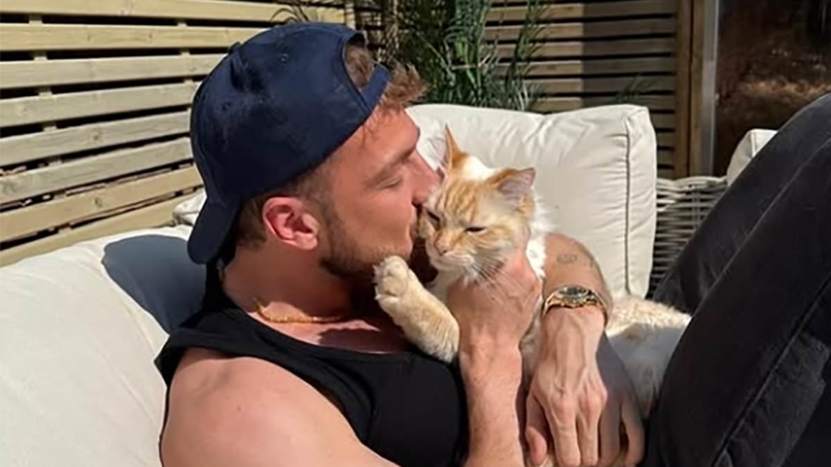 EXCLUSIVE Pitiful way Sam Thompson's trying to lure ex Zara McDermott's attention away from Louis Tomlinson. Friends reveal 'annoying' secret and 'pathetic' outlandish behaviour to DOLLY BUSBY