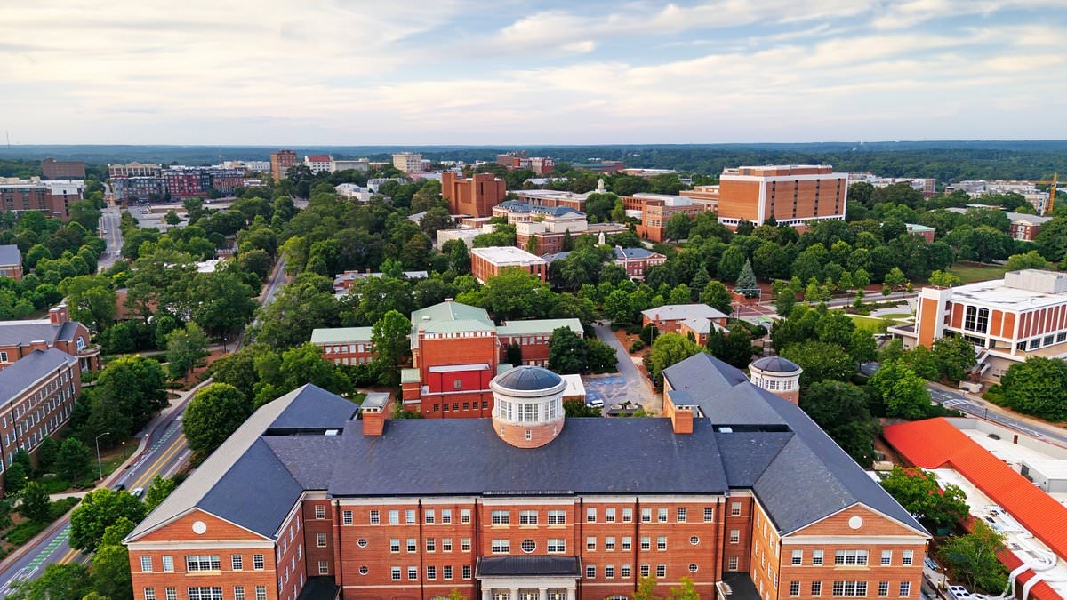 College staff threaten to quit after administration orders them to return to office 5 days a week