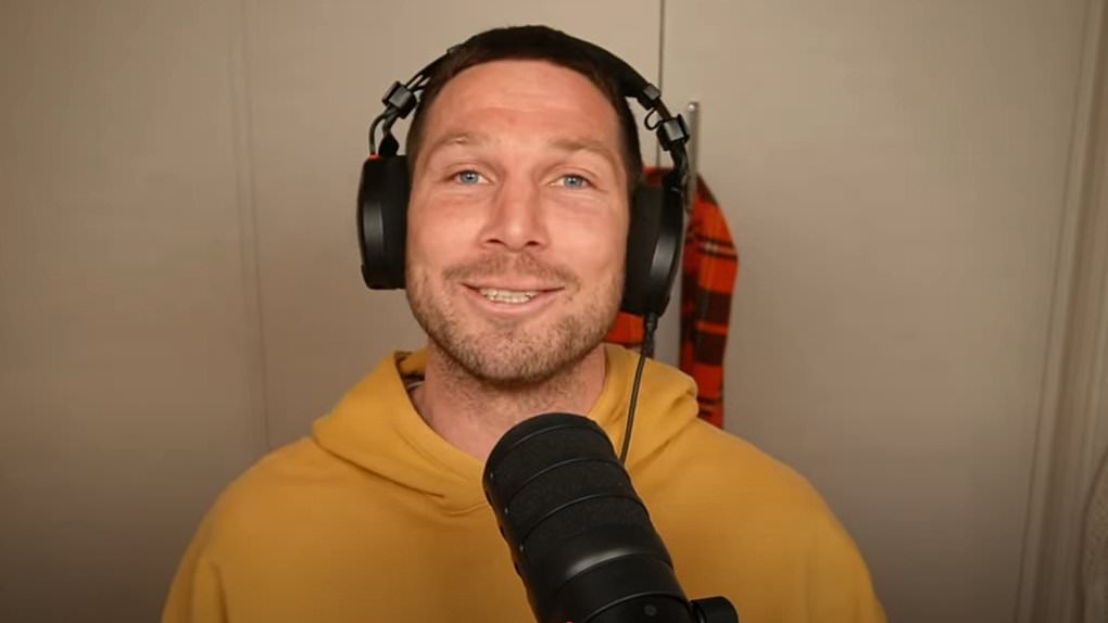 Footy star reveals his teammate's disgusting habit with his underpants and a common piece of kitchen equipment