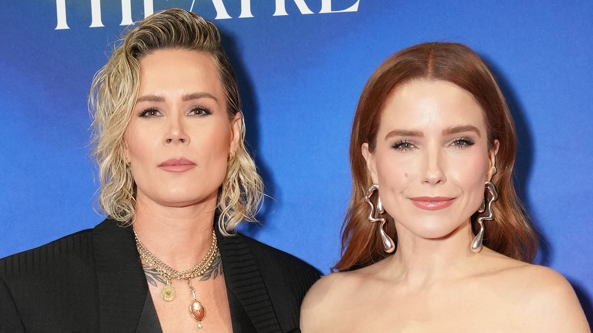 Sophia Bush appears to be wearing a wedding band when with girlfriend Ashlyn Harris at a gala