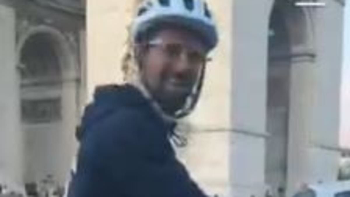 Moment tennis fan spots Novak Djokovic cycling around Paris on the eve of French Open second-round clash