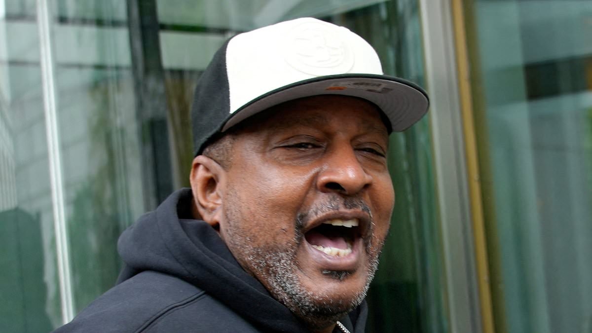 Diddy's bodyguard Gene Deal clashes with fans outside court over his alleged involvement in Freak Offs