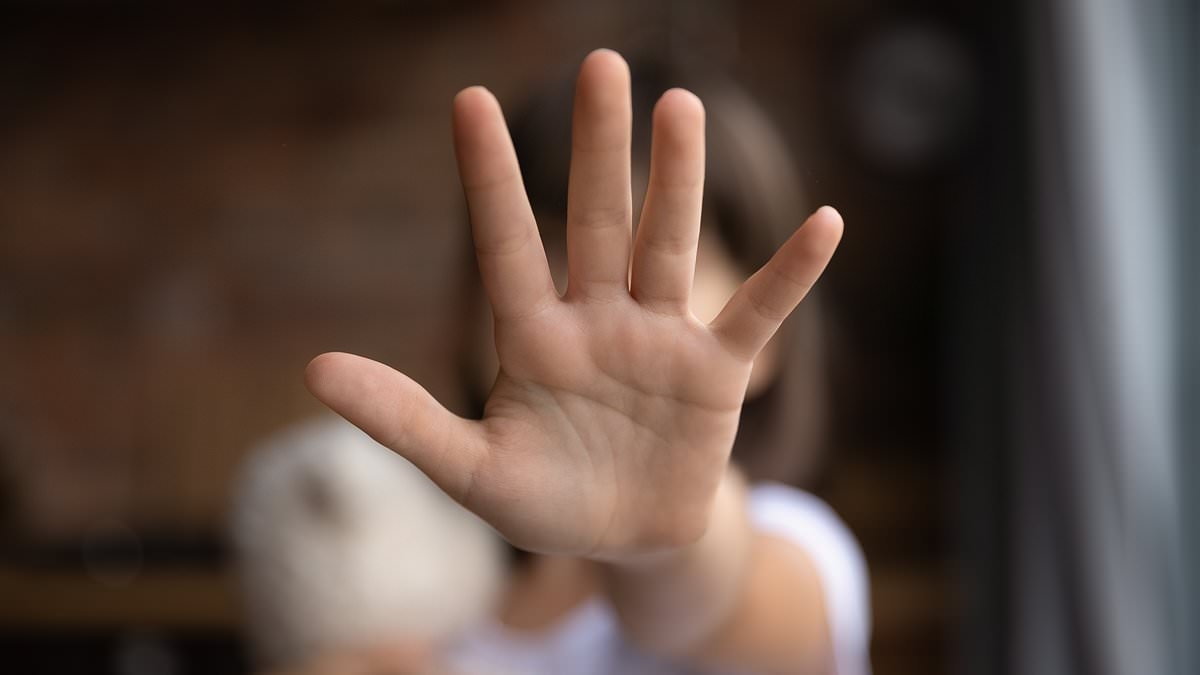 Palm reader claims just your THUMB can reveal whether you're destined to be rich or poor with a simple test