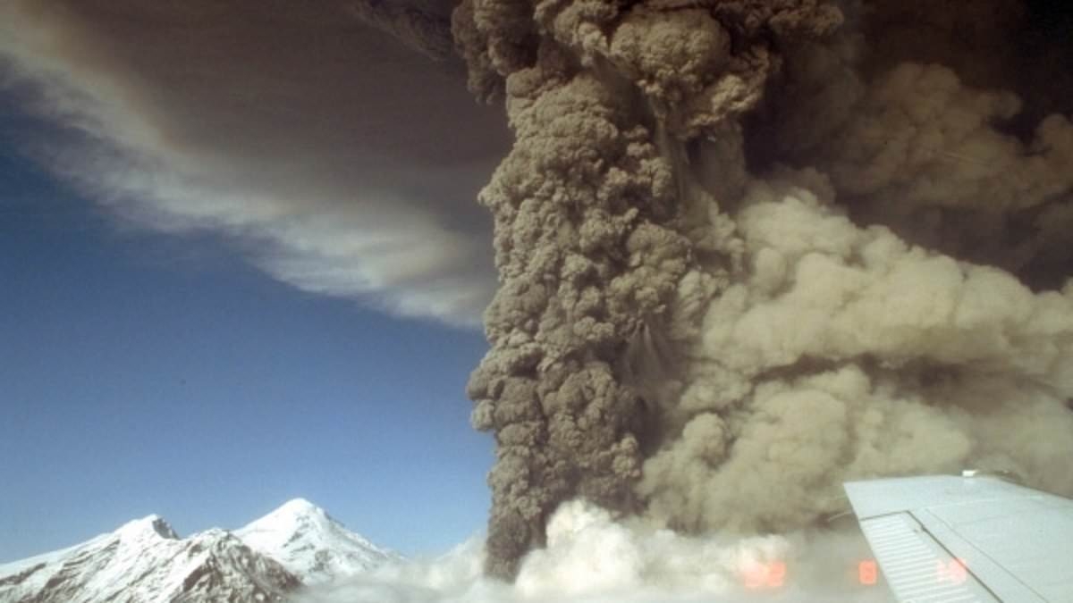 Fears huge volcano is set to ERUPT amid spike in earthquakes... leaving major US city on edge