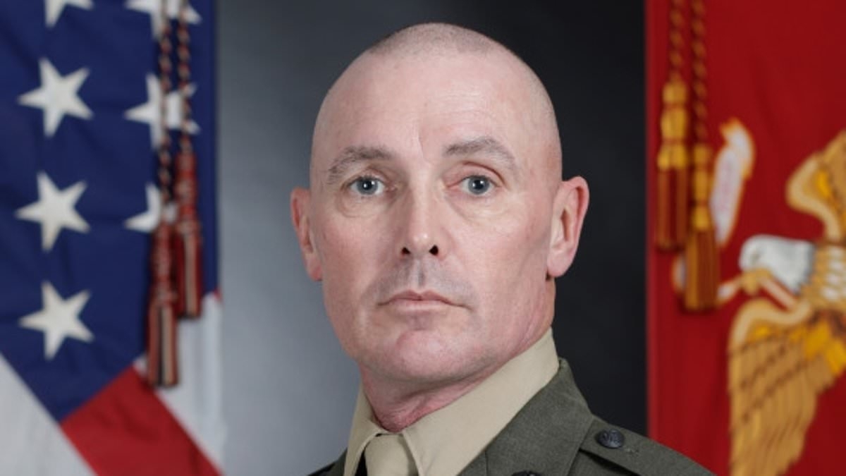 Marine reveals chilling moment he heroically stopped manic passenger from killing all onboard Houston flight