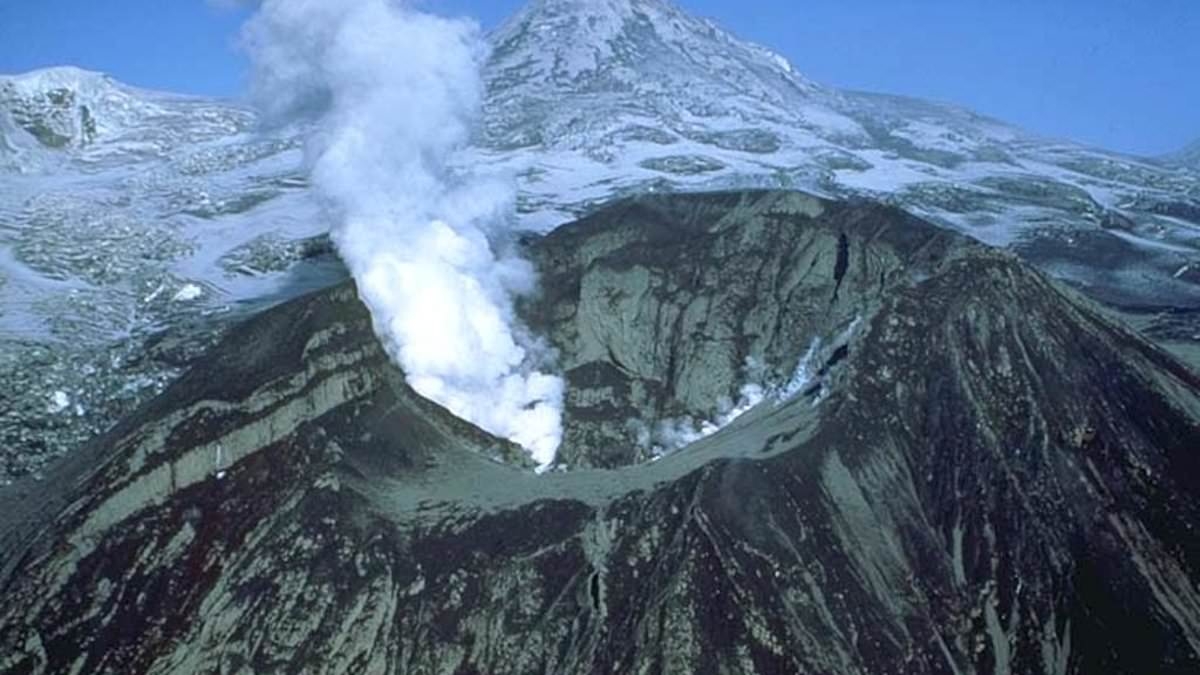 Huge volcano shows signs of imminent eruption after earthquake spike