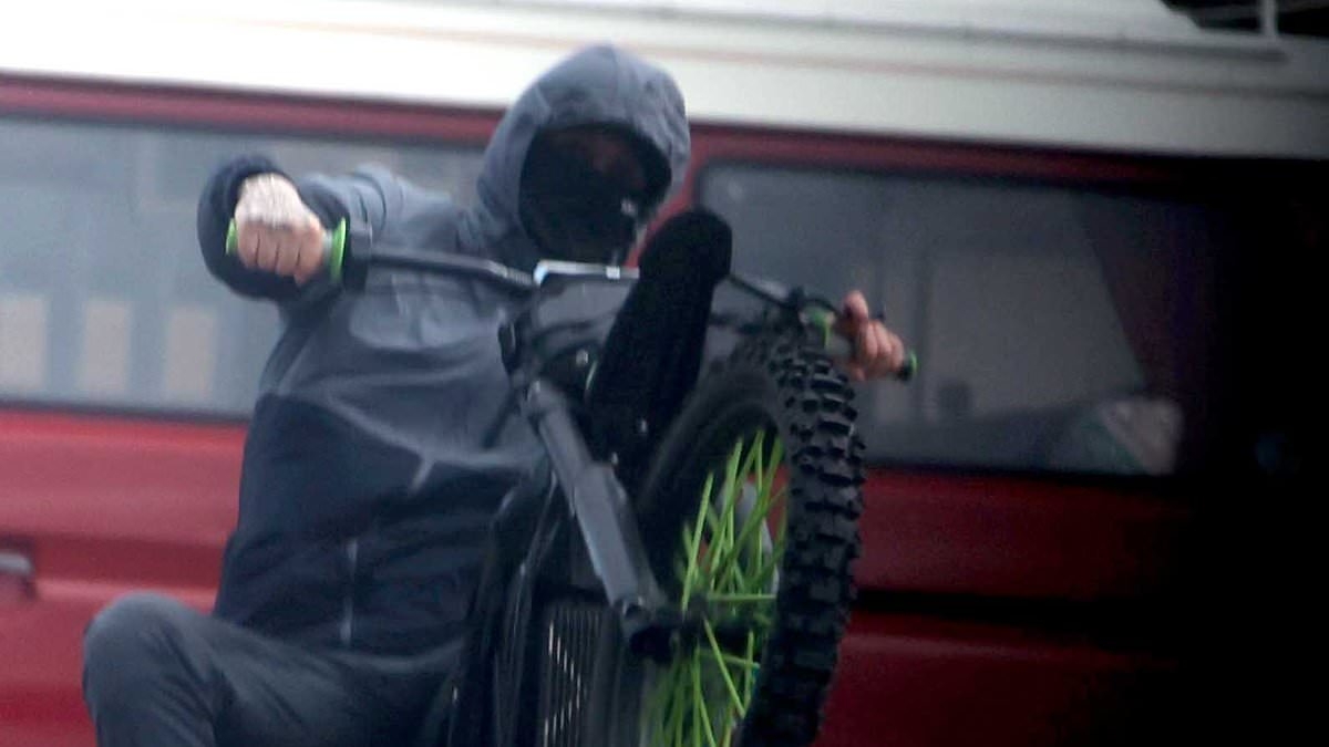 Life inside one of Britain's most dangerous neighbourhoods: How locals in Hull suburb are fighting drugs crime crisis