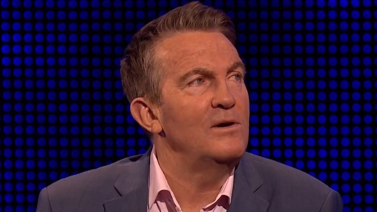 The Chase brought to screeching halt by Bradley Walsh as Chaser makes VERY surprising confession live on-air