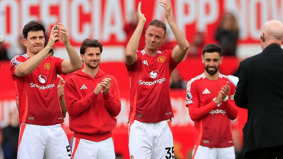 BREAKING NEWS Manchester United legend RETIRES from football at age 37 after winning three Premier League titles and the Champions League