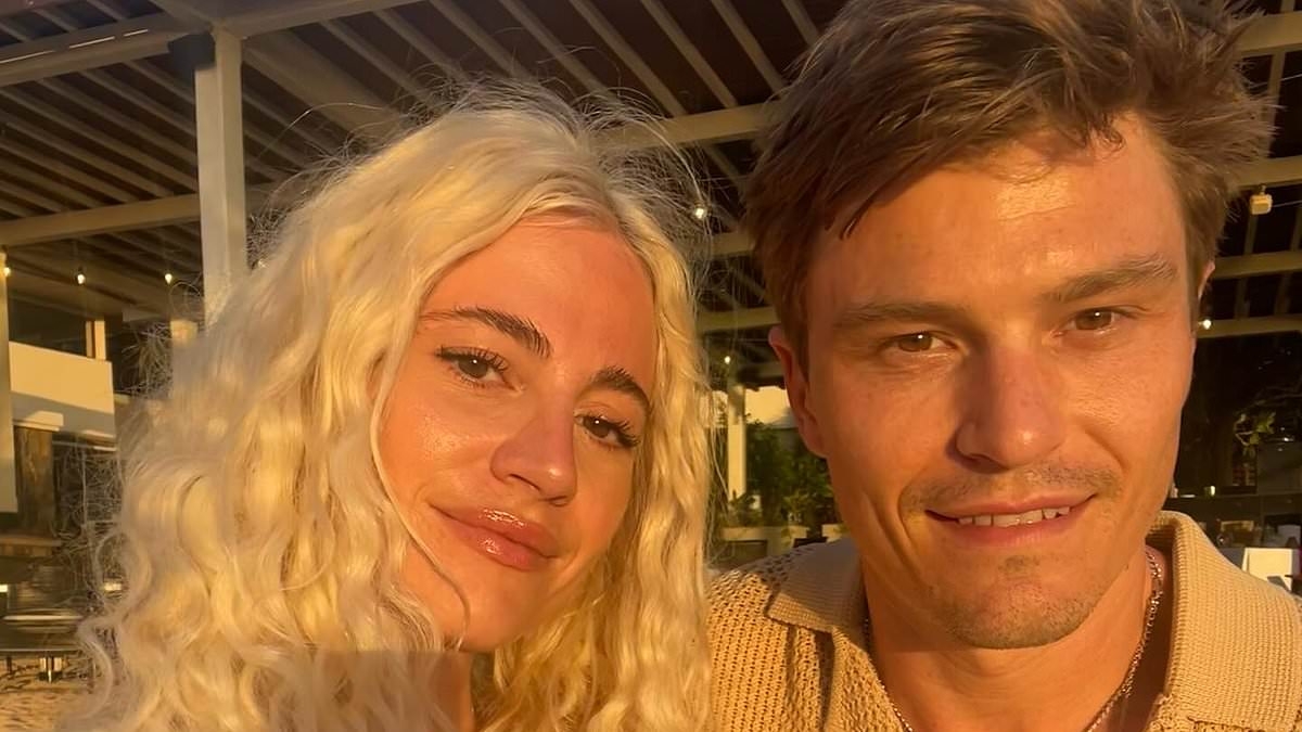 BREAKING NEWS Pixie Lott is pregnant! Singer announces she is expecting second child with husband Oliver Cheshire onstage at Mighty Hoopla