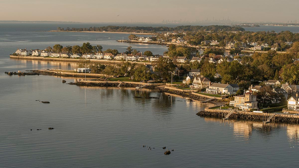 BREAKING NEWS Plane crashes off coast of Connecticut as two survivors are pulled from Long Island Sound
