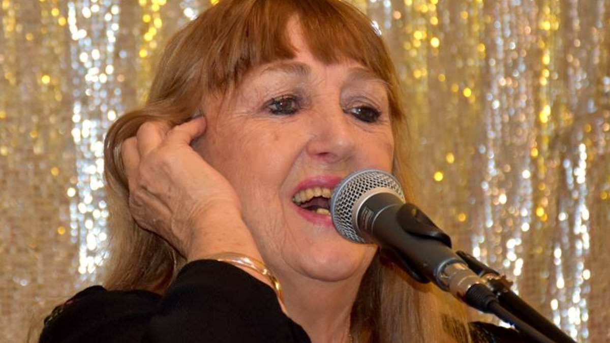 Australian music legend dies just days after being diagnosed with leukemia