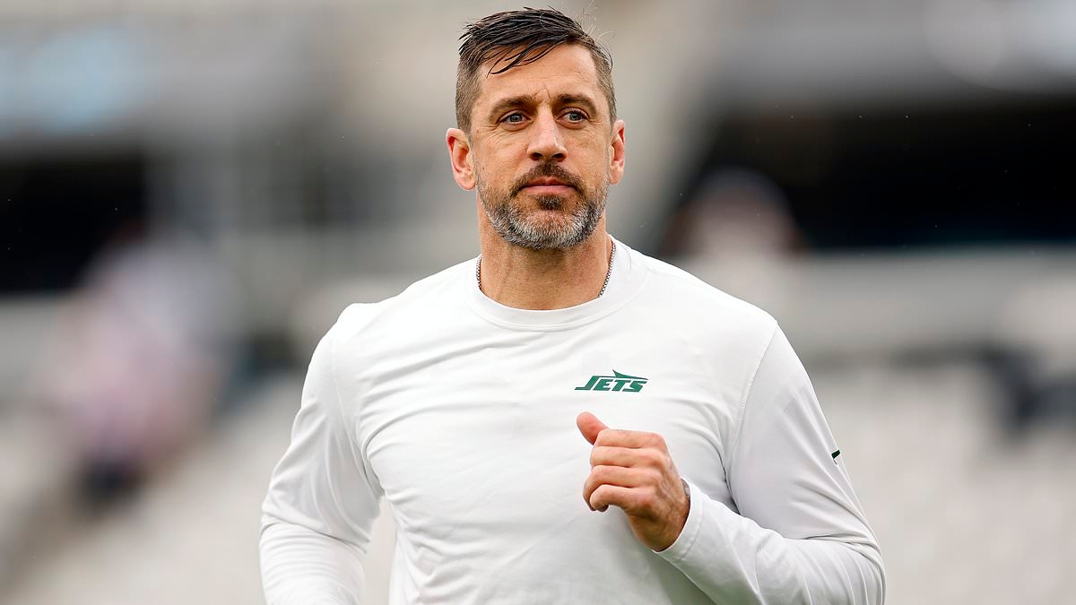 Aaron Rodgers saga takes new twist as Steelers wait on legendary quarterback