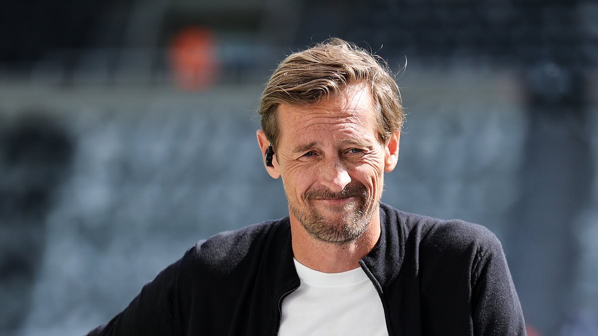 Peter Crouch begs fans not to share hilarious clip of former England star attempting to play golf