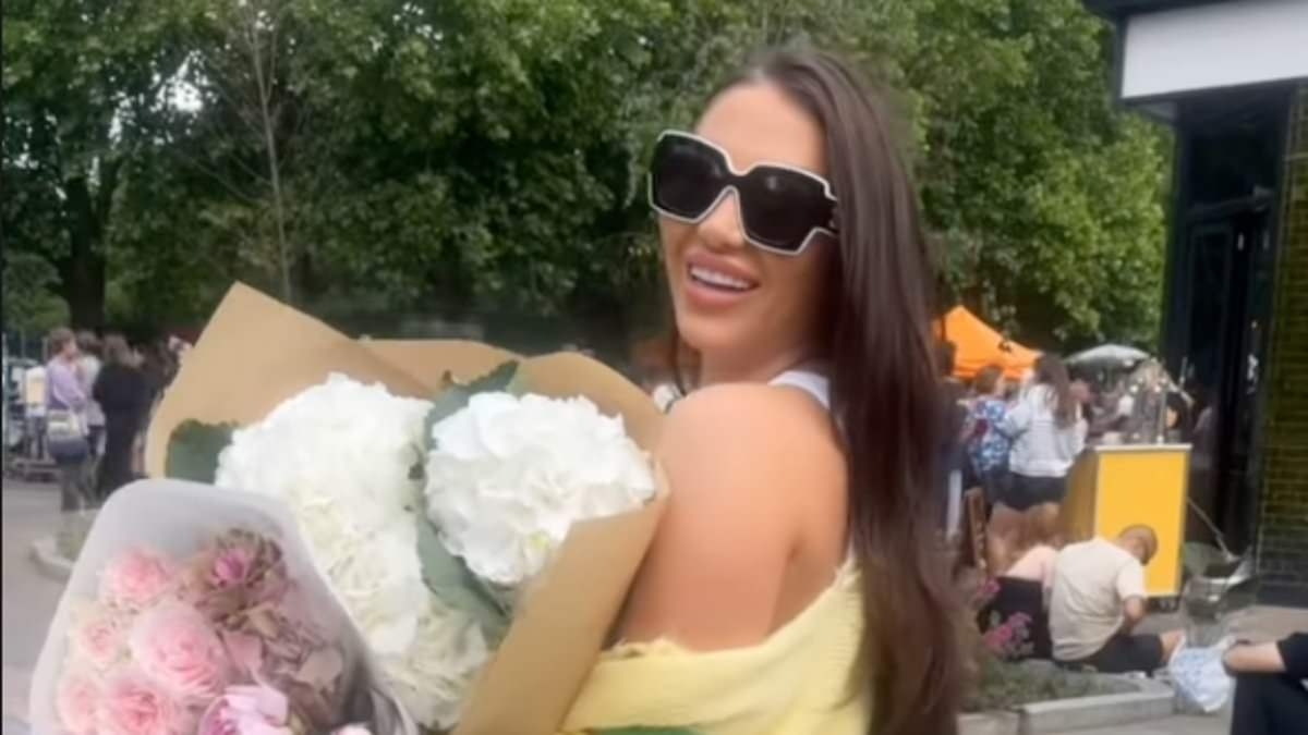 Chloe Brockett shows ex-boyfriend Jack Fincham what he's missing as she puts on a VERY busty display in lace bra following their sixth split