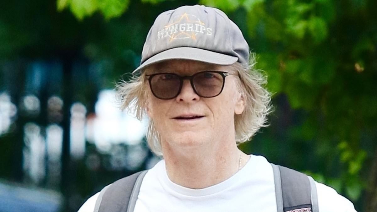 '80s movie star who worked with Tom Cruise looks unrecognizable on rare outing... can you guess who it is?