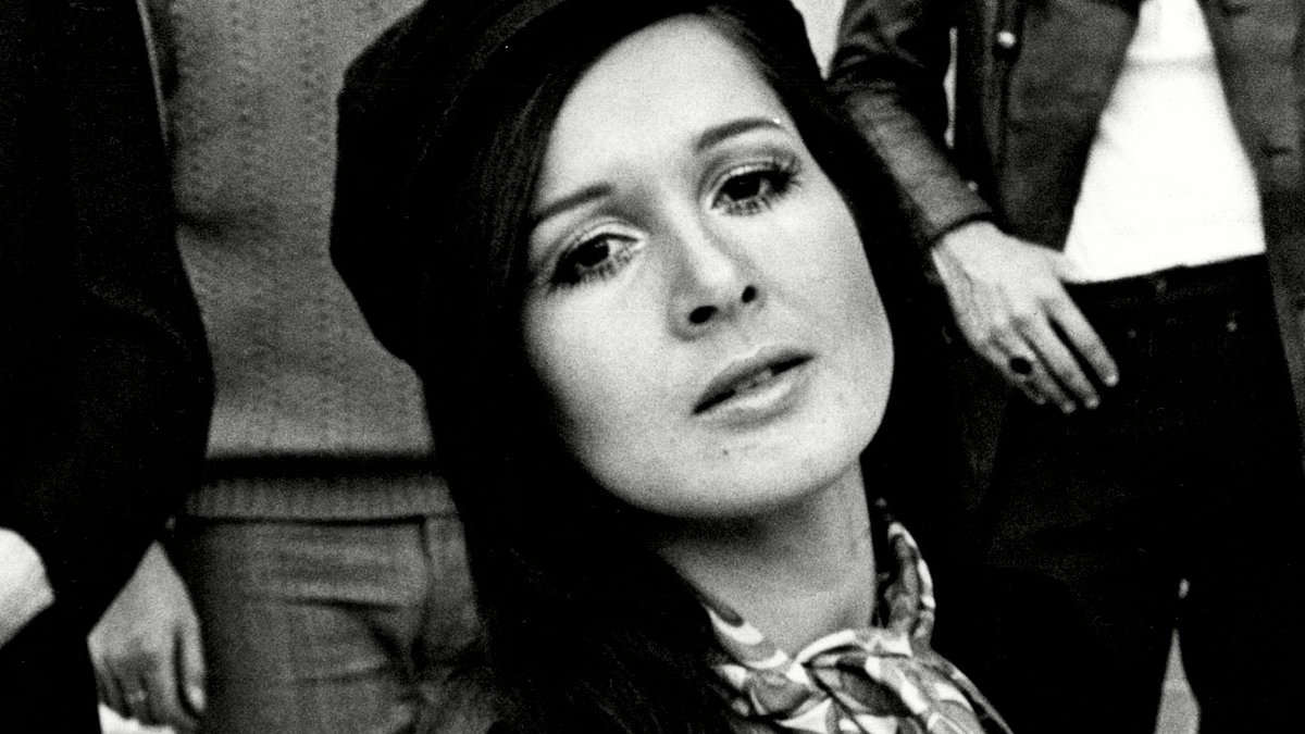 Beloved Australian singer and Eclection frontwoman Kerrilee Male dies: 'May your beautiful voice now sing with the angels'