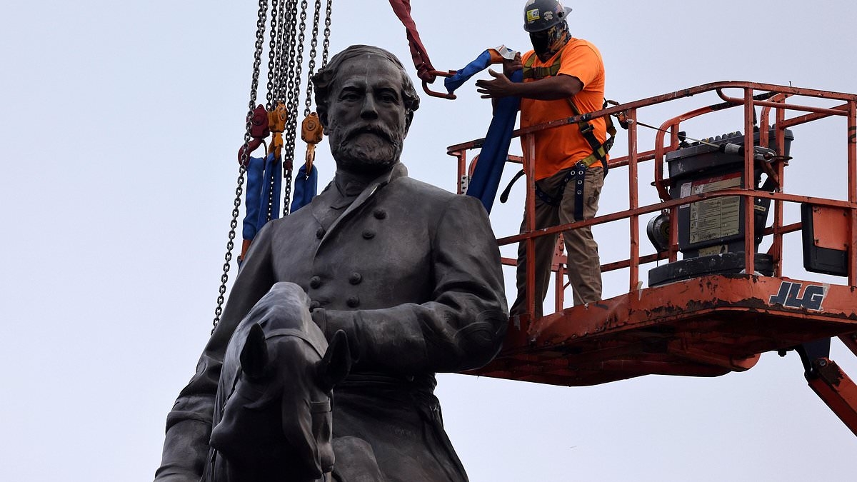 Trump's national garden plan with 250 sculptures at risk, artists warn