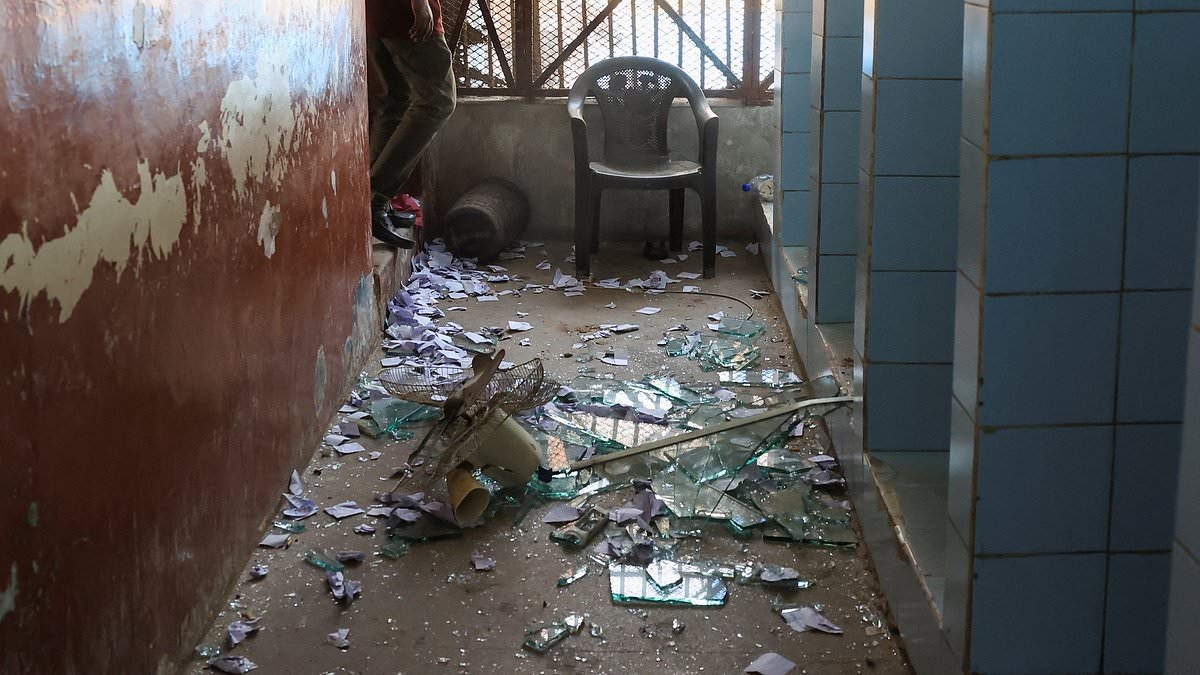 Hundreds of prisoners escape after multiple earthquakes cause chaos in jail