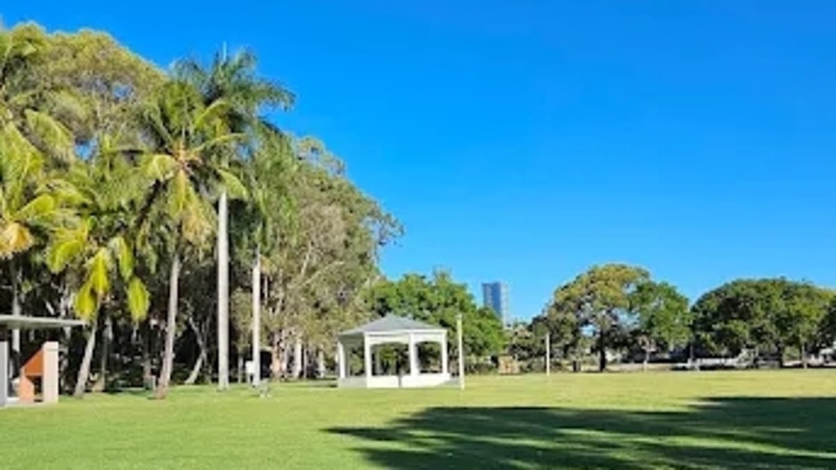 BREAKING NEWS Woman is found dead at a Broadbeach park