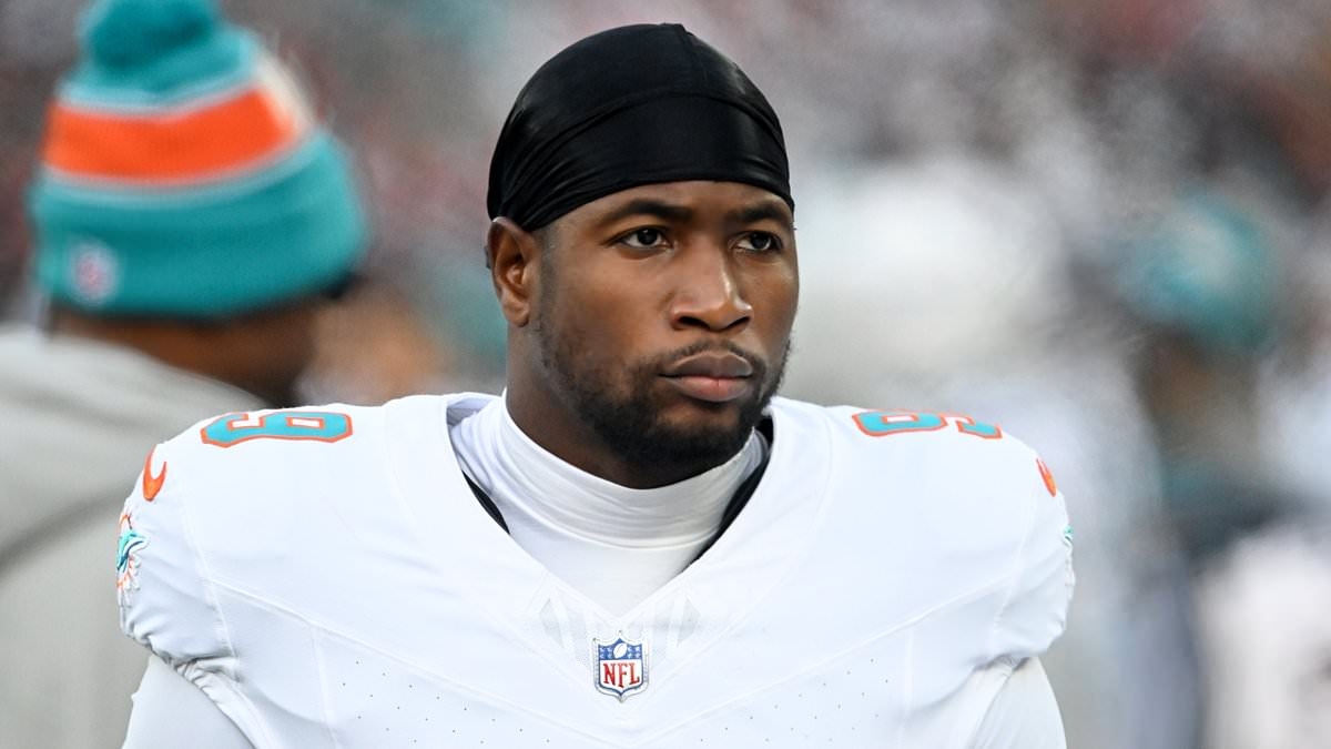 Steelers enter trade talks for Dolphins star Jonnu Smith... but will he be teammates with Aaron Rodgers?