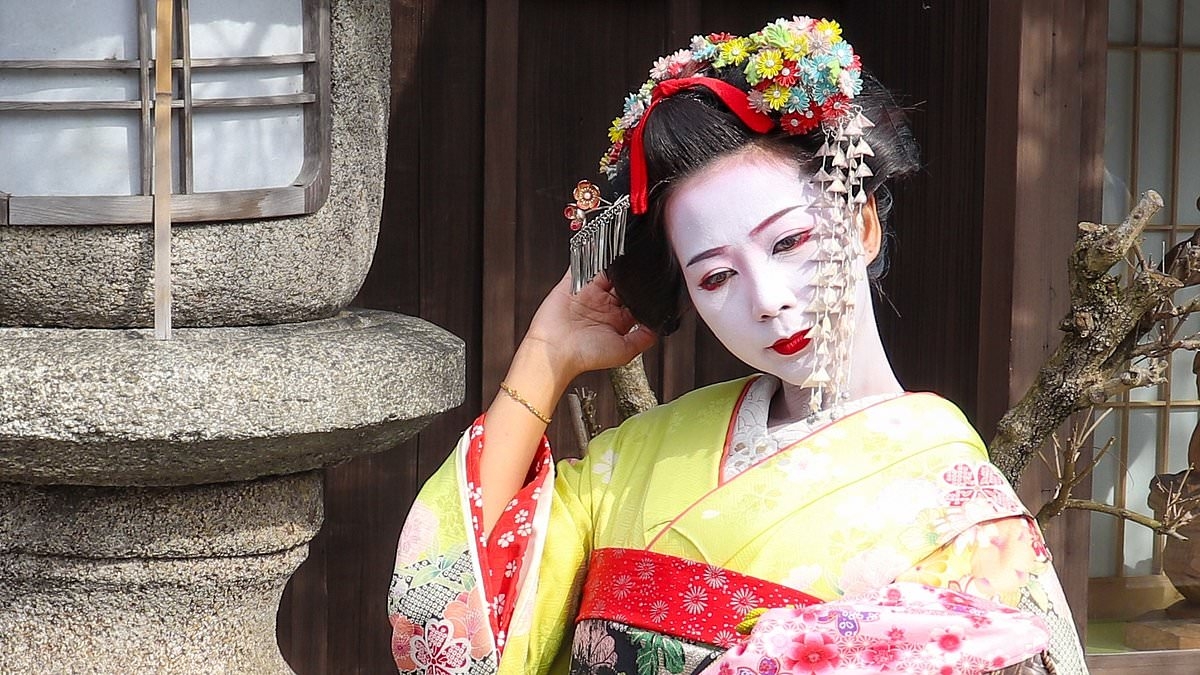 What REALLY happens when you spend an evening with a geisha? Two-hour 'invite-only' sessions with traditional Japanese hostesses can cost up to £2,500