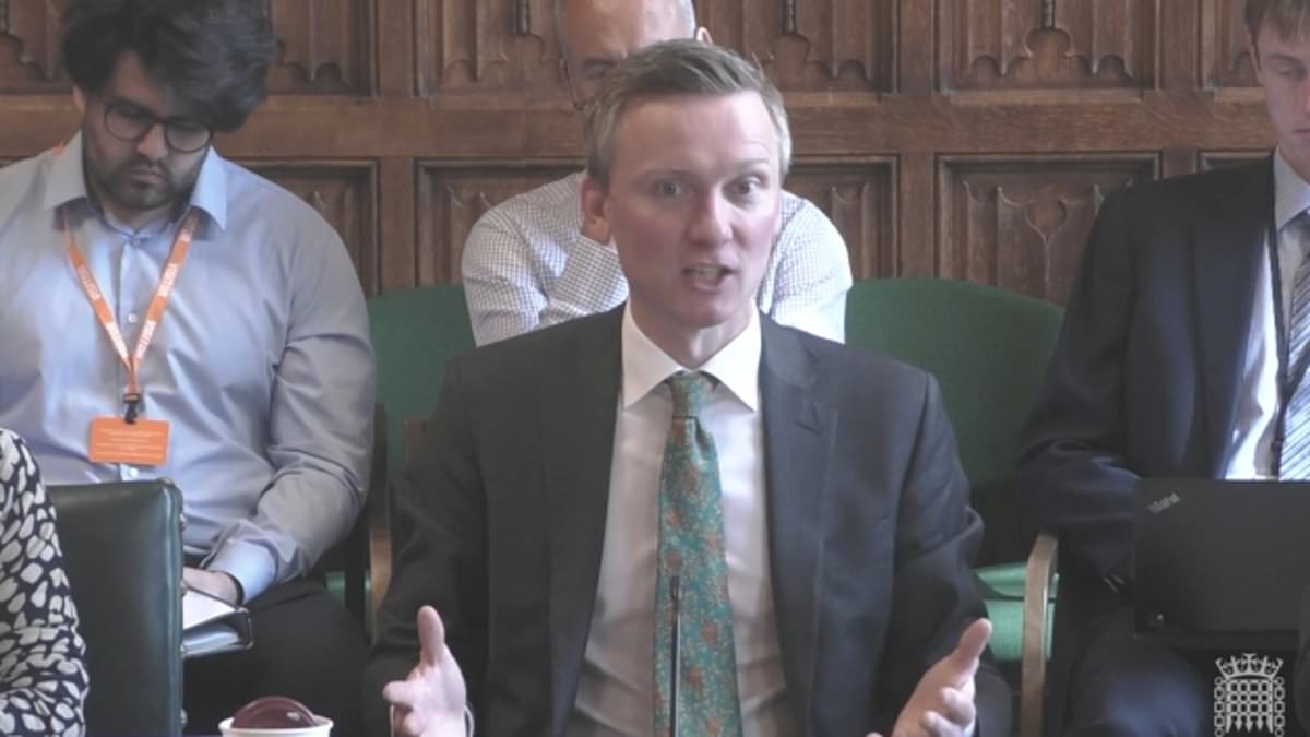 Fury at minister's winter fuel insult: Campaigners hit out at claims the cut did NOT affect pensioners' health