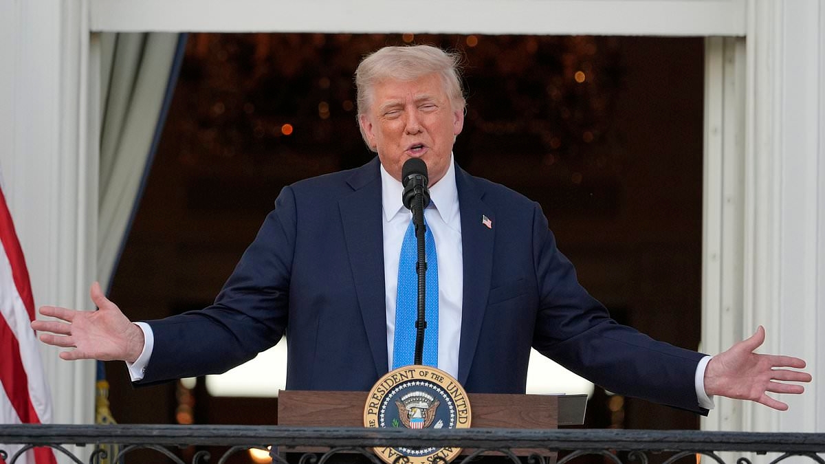 BREAKING NEWS Trump suspends Harvard University's foreign student visa program for 'undermining' national security