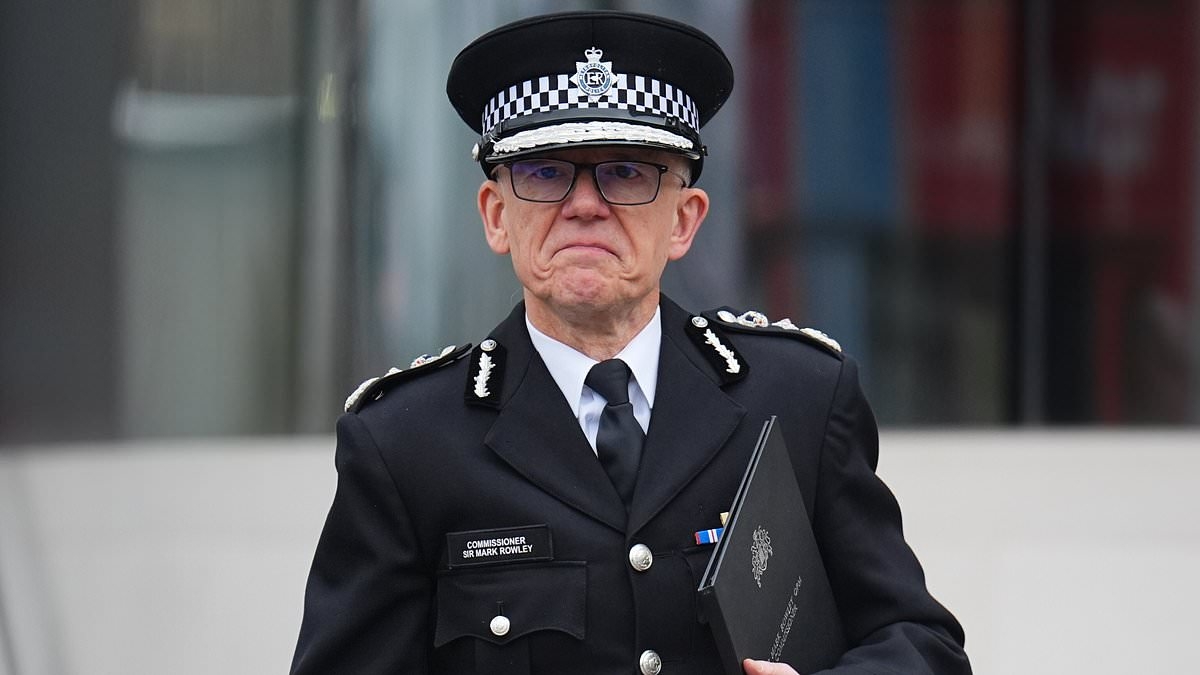 PETER HITCHENS: The police are revolting against the people of this country. They have failed to do their jobs and now they dare threaten us... the time has come for change
